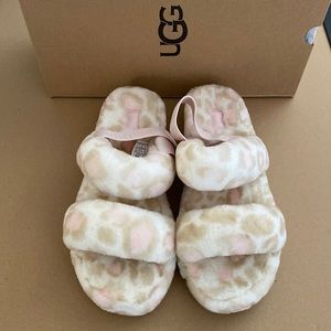 New Size 11 UGG FLUFF OH YEAH Slide PANTHER Print WHITE SLIP ON SANDAL SLIPPERS